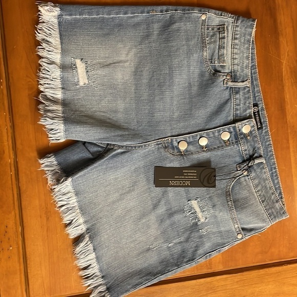 VERSONA NWT Button Fly Shorts Size 12 - Picture 2 of 9